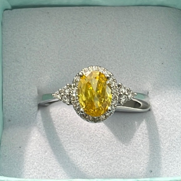 Elegant Oval Yellow Zircon Ring Size 8 - Picture 1 of 4
